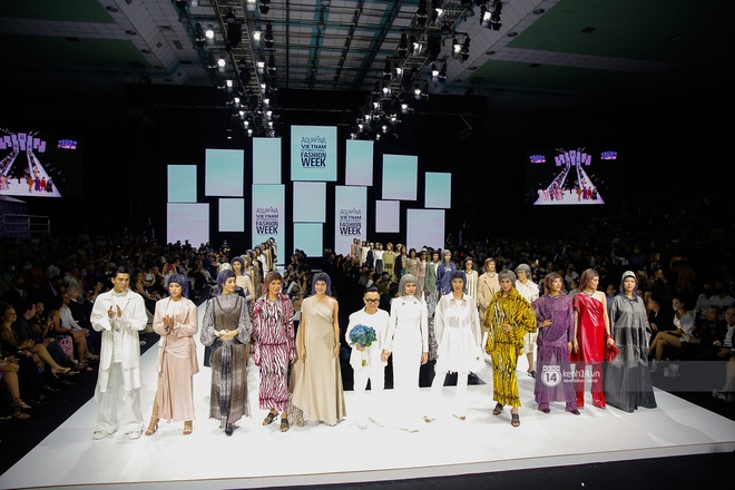 Trọn vẹn BST mới nhất của NTK C&ocirc;ng Tr&iacute; tại AVIFW 2020: M&agrave;n giao thoa đỉnh cao giữa High Fashion v&agrave; Street Fashion - Ảnh 6.