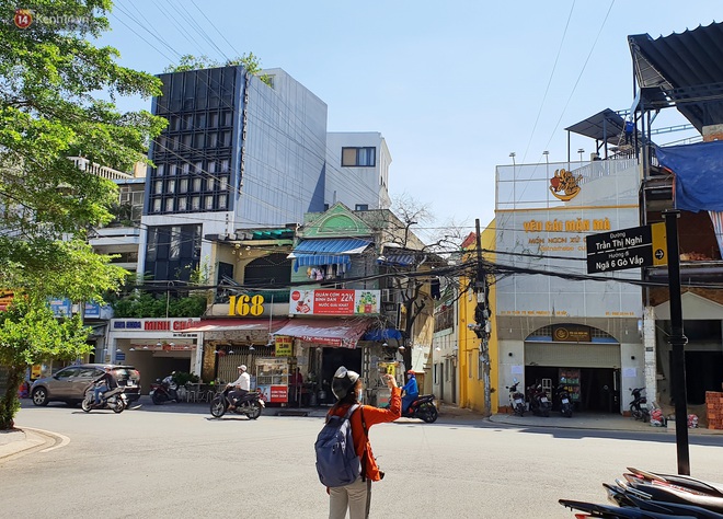 Dỡ phong toả một khu dân cư tại quận Gò Vấp sau khi ca nghi nhiễm Covid-19 có kết quả xét nghiệm âm tính - Ảnh 1. Dỡ phong toả một khu dân cư tại quận Gò Vấp sau khi ca nghi nhiễm Covid-19 có kết quả xét nghiệm âm tính - Ảnh 1.