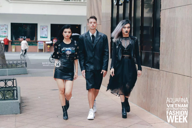Street style của người Việt trẻ tại Aquafina Tuần lễ Thời trang: Thế hiện chất ri&ecirc;ng, kh&ocirc;ng ngại ph&aacute; c&aacute;ch, c&ograve;n c&oacute; cơ hội rinh AirPods Pro th&igrave; tội g&igrave; kh&ocirc;ng thử? - Ảnh 3.