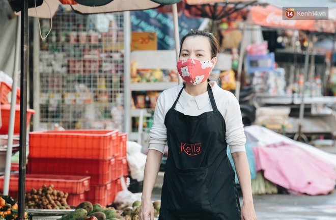 Cuộc sống bình thường mới ở Sài Gòn giữa dịch Covid-19: Tự giác ngồi giãn cách, đeo khẩu trang và sát khuẩn tay - Ảnh 8.