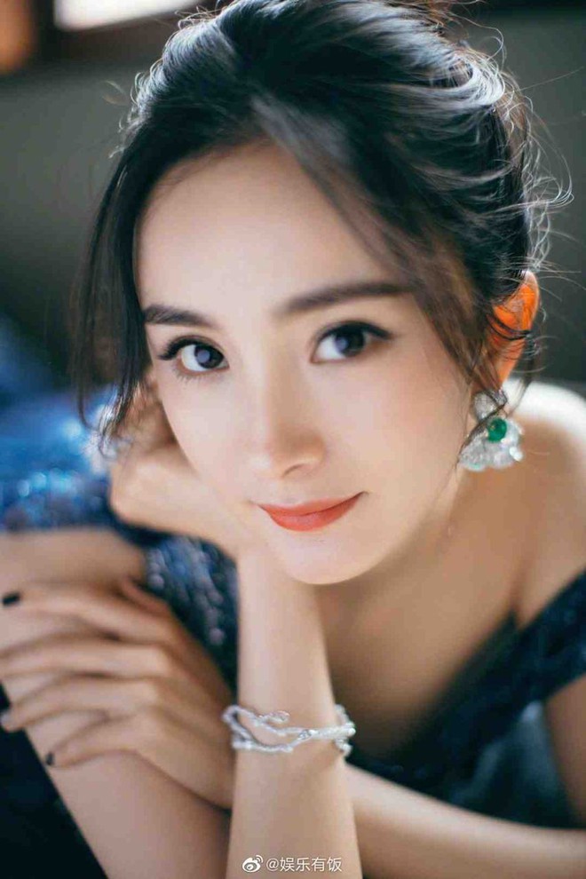 Thảm đỏ GQ 2020: Dương Mịch hoá cô tiên xanh "chanh sả", Đàm Tùng Vận đẹp tinh khôi bên Dương Dương cùng dàn nam thần - Ảnh 3. Thảm đỏ GQ 2020: Dương Mịch hoá cô tiên xanh "chanh sả", Đàm Tùng Vận đẹp tinh khôi bên Dương Dương cùng dàn nam thần - Ảnh 3.