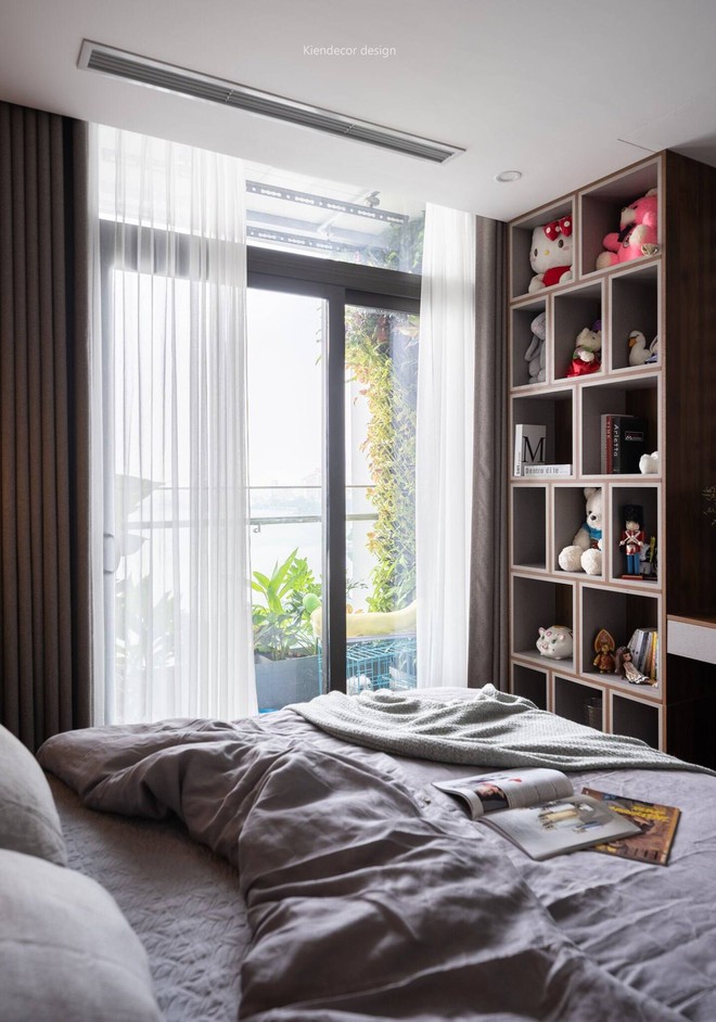 Thu&ecirc; 3 đơn vị thiết kế, decor hết 2 tỷ đồng, ng&ocirc;i nh&agrave; 150m2 c&oacute; ngay tầm nh&igrave;n &ocirc;m trọn hồ T&acirc;y - Ảnh 15.