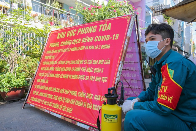 3/4 ca Covid-19 kh&ocirc;ng c&oacute; triệu chứng: Chuy&ecirc;n gia vừa mừng vừa lo  - Ảnh 1.