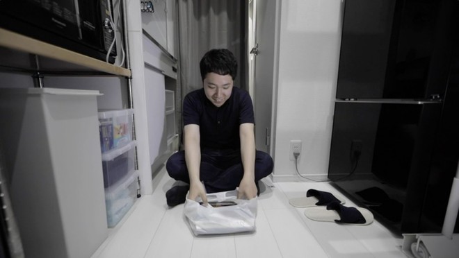 Thanh niên Nhật xoay xở để sống trong căn phòng chưa đầy 10m2, toilet và căn bếp tí hon gây bất ngờ - Ảnh 4.