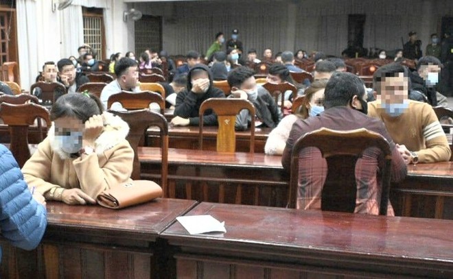 Ph&aacute;t hiện cả trăm nam nữ bay lắc đi&ecirc;n cuồng trong qu&aacute;n bar - Ảnh 1.