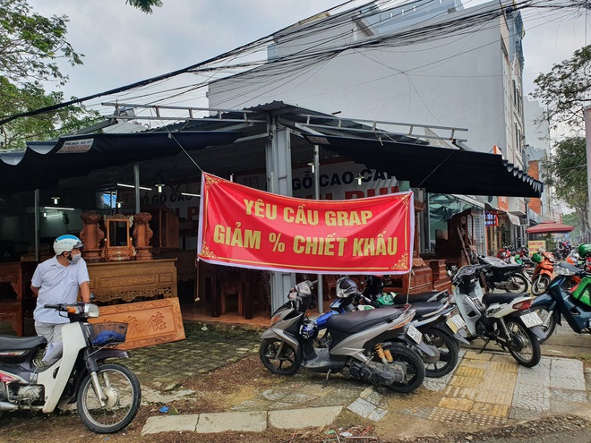 Hàng trăm tài xế Grab ở Đà Nẵng đồng loạt tắt app, tập trung diễu hành gây mất an toàn giao thông - Ảnh 4.