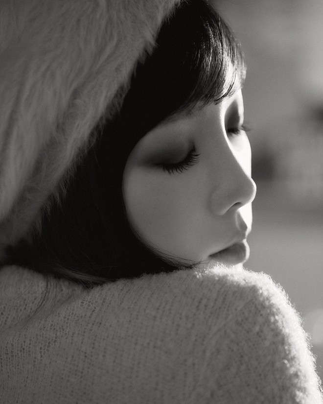 Knet kh&oacute; t&iacute;nh phải ph&aacute;t cuồng v&igrave; teaser mới của Taeyeon: T&oacute;c &ldquo;giả tr&acirc;n&rdquo; nhưng đ&atilde; c&oacute; nhan sắc b&ugrave; lại, sống mũi &ldquo;cầu trượt&rdquo; đẹp muốn xỉu - Ảnh 4.