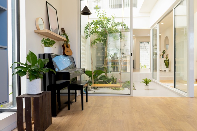 Được bố mẹ chia đất, vợ chồng trẻ xây căn nhà trắng với nắng ngập tràn, đúng chuẩn ngôi nhà mơ ước - Ảnh 6.