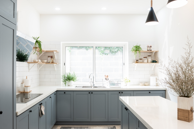 Được bố mẹ chia đất, vợ chồng trẻ xây căn nhà trắng với nắng ngập tràn, đúng chuẩn ngôi nhà mơ ước - Ảnh 10.
