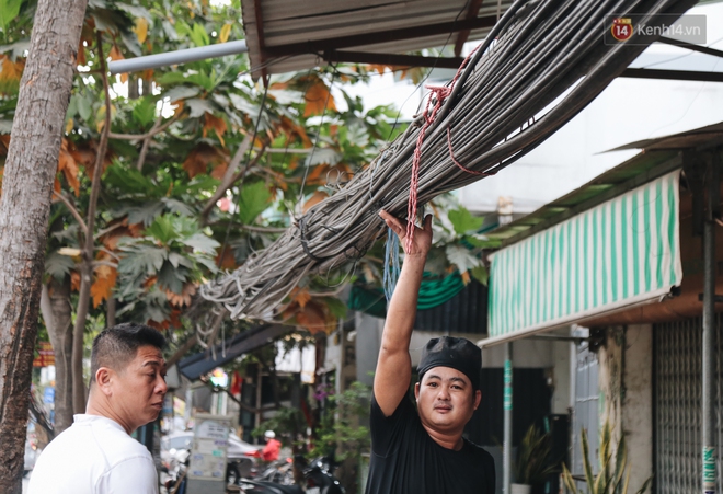 Nâng đường chống ngập ở Sài Gòn, nhà dân biến thành “hầm”: Mỗi lần chui ra chui vào lại đụng đầu, bỏ 100 triệu nâng nền - Ảnh 13.