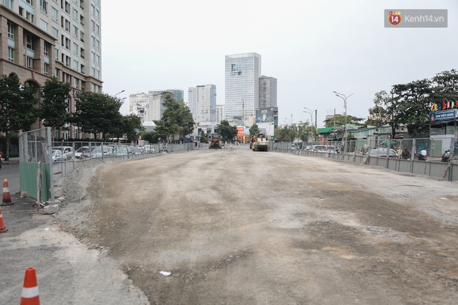 Nâng đường chống ngập ở Sài Gòn, nhà dân biến thành “hầm”: Mỗi lần chui ra chui vào lại đụng đầu, bỏ 100 triệu nâng nền - Ảnh 17.