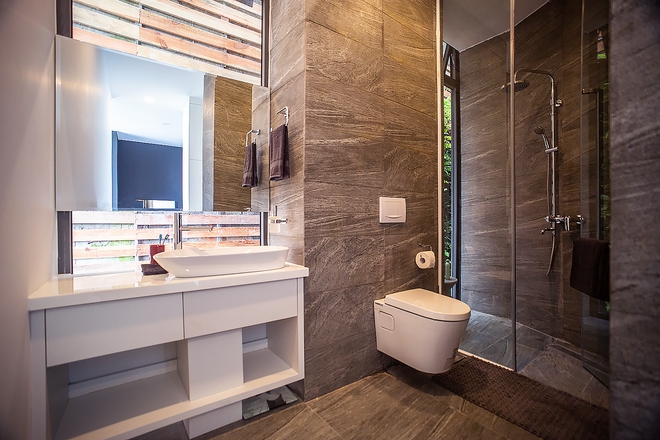 Con trai l&agrave;m c&ocirc;ng tr&igrave;nh đầu tay l&agrave; ng&ocirc;i nh&agrave; tặng bố mẹ, vẻ ngo&agrave;i như l&ocirc; cốt qu&acirc;n sự khiến ai đi qua cũng ngo&aacute;i nh&igrave;n - Ảnh 19.