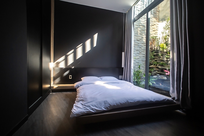 Con trai l&agrave;m c&ocirc;ng tr&igrave;nh đầu tay l&agrave; ng&ocirc;i nh&agrave; tặng bố mẹ, vẻ ngo&agrave;i như l&ocirc; cốt qu&acirc;n sự khiến ai đi qua cũng ngo&aacute;i nh&igrave;n - Ảnh 17.