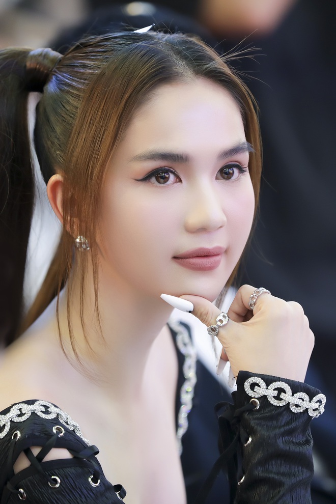 Ngọc Trinh sáng nhất sự kiện trong bộ cánh hở bạo hết nấc, nhưng so với ảnh camera thường liệu có đẹp như kỳ vọng? - Ảnh 6. Ngọc Trinh sáng nhất sự kiện trong bộ cánh hở bạo hết nấc, nhưng so với ảnh camera thường liệu có đẹp như kỳ vọng? - Ảnh 6.