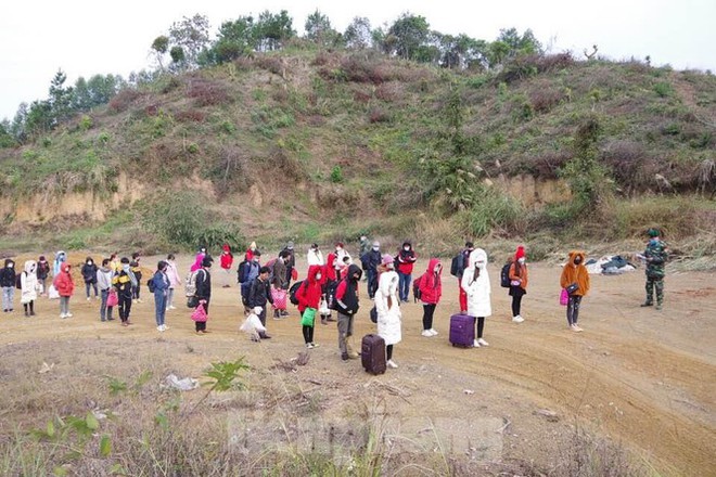 H&agrave;ng chục người men lối m&ograve;n ở Lạng Sơn nhập cảnh tr&aacute;i ph&eacute;p - Ảnh 1.