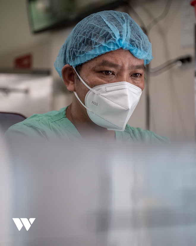 &ldquo;Hiệp đồng t&aacute;c chiến&rdquo; nơi tuyến đầu chống dịch Covid-19: H&agrave;ng ngh&igrave;n ph&uacute;t hội chẩn, cuộc &ldquo;ship&rdquo; thuốc trong đ&ecirc;m v&agrave; sự đối mặt với những ng&agrave;y cuối c&ugrave;ng của bệnh nh&acirc;n - Ảnh 10.