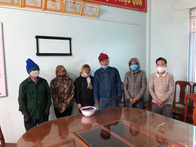 Chặn 6 nam, nữ nhập cảnh tr&aacute;i ph&eacute;p tr&ecirc;n chiếc &ocirc;t&ocirc; xu&ocirc;i về th&agrave;nh phố - Ảnh 1.