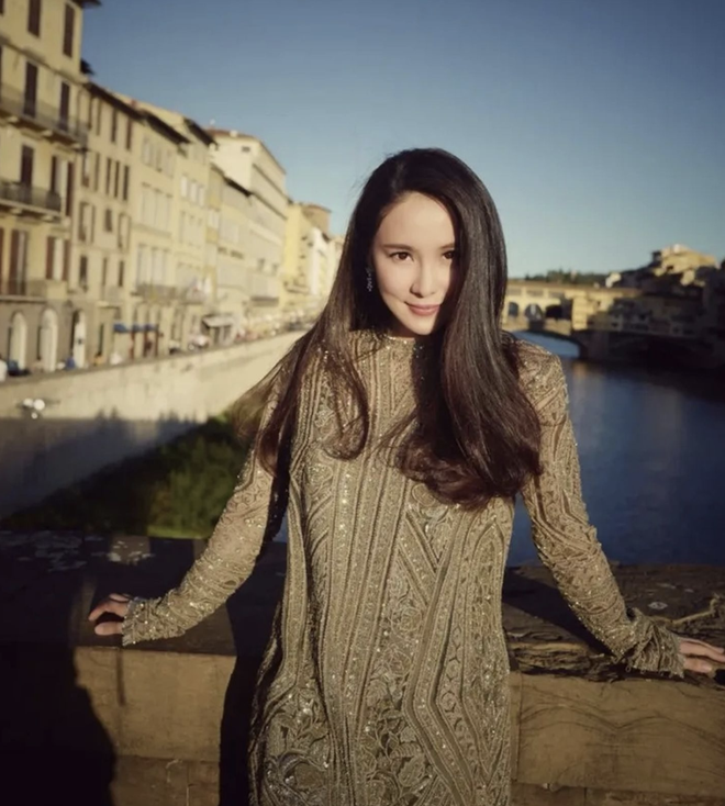 Mổ xẻ profile khủng của qu&yacute; c&ocirc; chanh sả được giới trẻ Trung Quốc ngưỡng mộ: Cuộc sống nhung lụa v&agrave; danh t&iacute;nh người đ&agrave;n &ocirc;ng thần b&iacute; đứng sau - Ảnh 12.