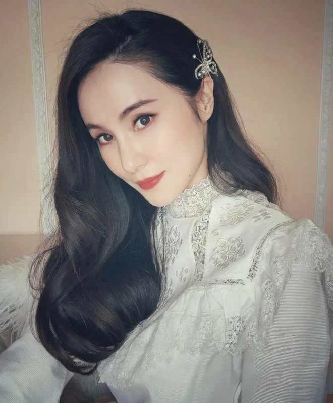 Mổ xẻ profile khủng của qu&yacute; c&ocirc; chanh sả được giới trẻ Trung Quốc ngưỡng mộ: Cuộc sống nhung lụa v&agrave; danh t&iacute;nh người đ&agrave;n &ocirc;ng thần b&iacute; đứng sau - Ảnh 13.