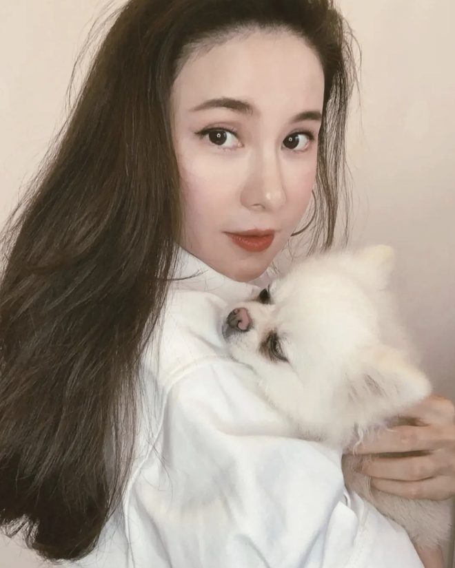 Mổ xẻ profile khủng của qu&yacute; c&ocirc; chanh sả được giới trẻ Trung Quốc ngưỡng mộ: Cuộc sống nhung lụa v&agrave; danh t&iacute;nh người đ&agrave;n &ocirc;ng thần b&iacute; đứng sau - Ảnh 15.