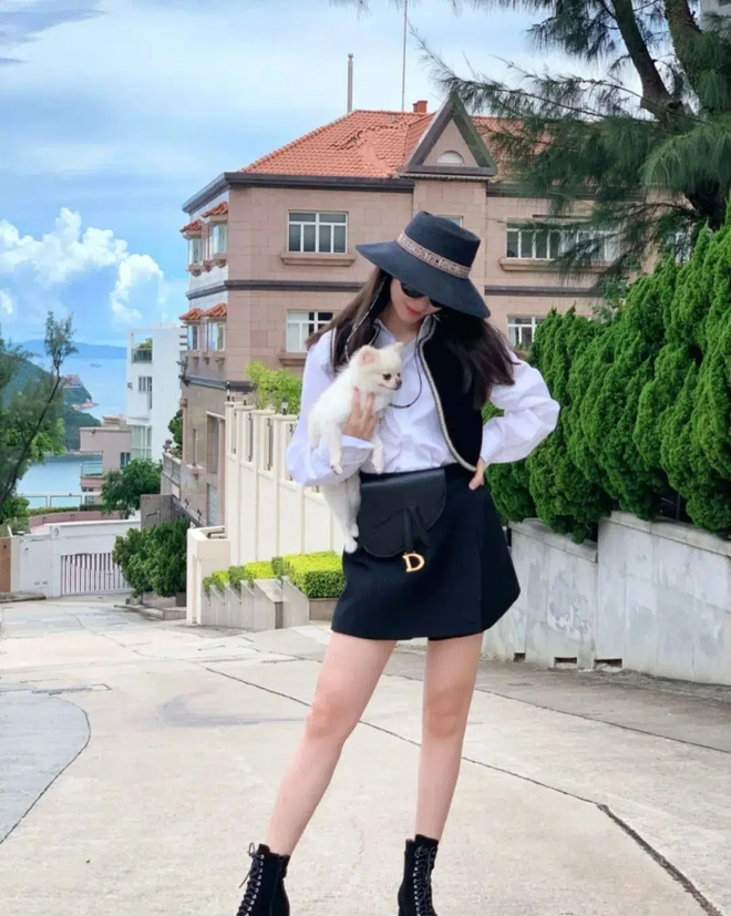 Mổ xẻ profile khủng của qu&yacute; c&ocirc; chanh sả được giới trẻ Trung Quốc ngưỡng mộ: Cuộc sống nhung lụa v&agrave; danh t&iacute;nh người đ&agrave;n &ocirc;ng thần b&iacute; đứng sau - Ảnh 4.