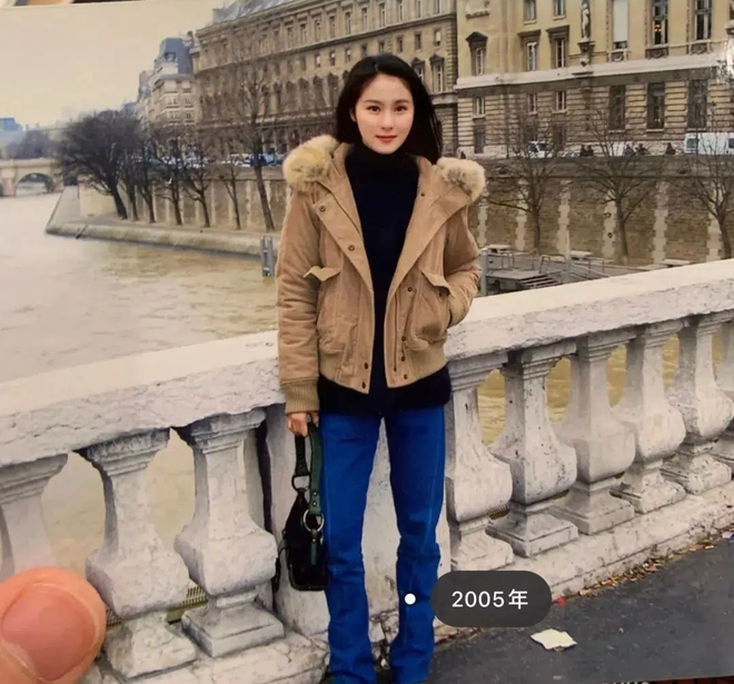 Mổ xẻ profile khủng của qu&yacute; c&ocirc; chanh sả được giới trẻ Trung Quốc ngưỡng mộ: Cuộc sống nhung lụa v&agrave; danh t&iacute;nh người đ&agrave;n &ocirc;ng thần b&iacute; đứng sau - Ảnh 7.