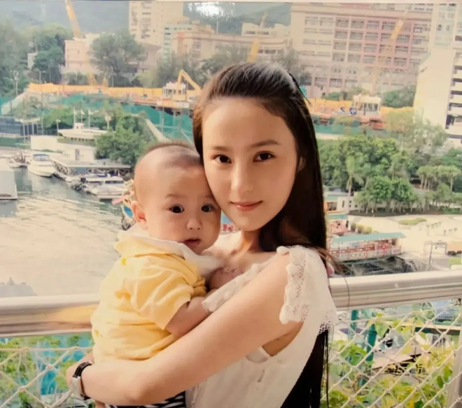 Mổ xẻ profile khủng của qu&yacute; c&ocirc; chanh sả được giới trẻ Trung Quốc ngưỡng mộ: Cuộc sống nhung lụa v&agrave; danh t&iacute;nh người đ&agrave;n &ocirc;ng thần b&iacute; đứng sau - Ảnh 9.