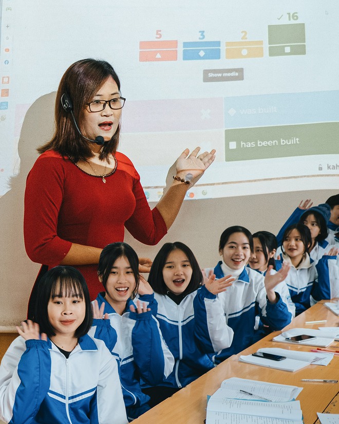 C&ocirc; gi&aacute;o Việt Nam đầu ti&ecirc;n v&agrave;o Top 10 gi&aacute;o vi&ecirc;n to&agrave;n cầu: &ldquo;Th&agrave;nh phố hay n&ocirc;ng th&ocirc;n kh&ocirc;ng phải r&agrave;o cản, sự ngừng học của gi&aacute;o vi&ecirc;n mới ch&iacute;nh l&agrave; tụt hậu&rdquo; - Ảnh 1.