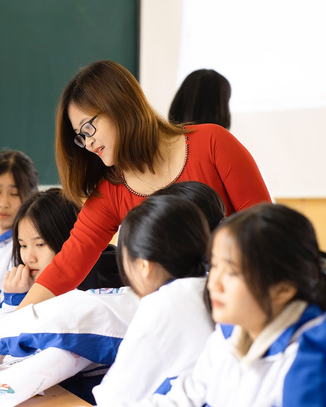 C&ocirc; gi&aacute;o Việt Nam đầu ti&ecirc;n v&agrave;o Top 10 gi&aacute;o vi&ecirc;n to&agrave;n cầu: &ldquo;Th&agrave;nh phố hay n&ocirc;ng th&ocirc;n kh&ocirc;ng phải r&agrave;o cản, sự ngừng học của gi&aacute;o vi&ecirc;n mới ch&iacute;nh l&agrave; tụt hậu&rdquo; - Ảnh 4.