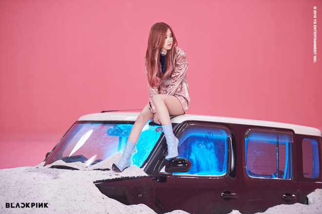 BLACKPINK từng bị say xe khi quay MV debut, Rosé và Jisoo phải đóng cảnh nguy hiểm nhưng phản ứng trái ngược hoàn toàn - Ảnh 11. BLACKPINK từng bị say xe khi quay MV debut, Rosé và Jisoo phải đóng cảnh nguy hiểm nhưng phản ứng trái ngược hoàn toàn - Ảnh 11.