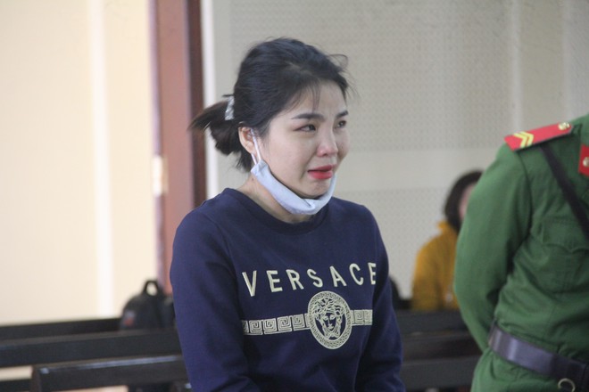 Hotgirl giúp “người tình” chuyển “hàng” khóc nức nở khi gặp mẹ - Ảnh 2.