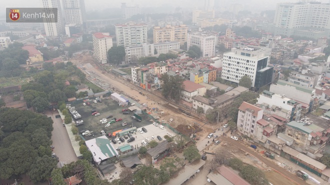 Công trình ngổn ngang tại con đường dài 1,3km treo gần 20 năm giữa Thủ đô khiến người dân khó chịu khi đi qua - Ảnh 2.