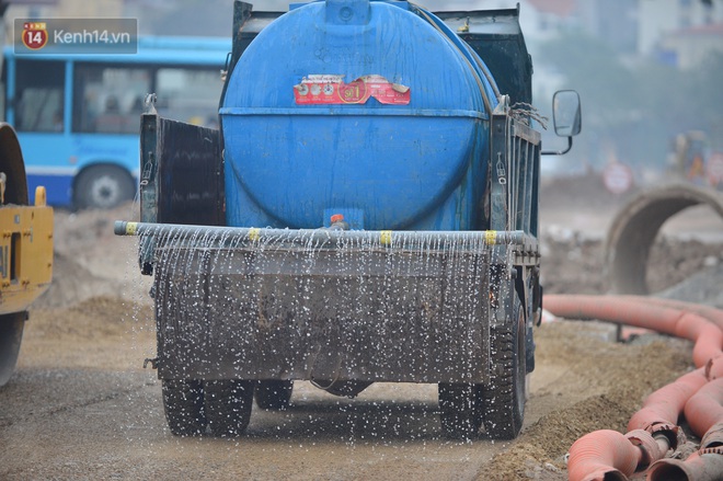 Công trình ngổn ngang tại con đường dài 1,3km treo gần 20 năm giữa Thủ đô khiến người dân khó chịu khi đi qua - Ảnh 16.