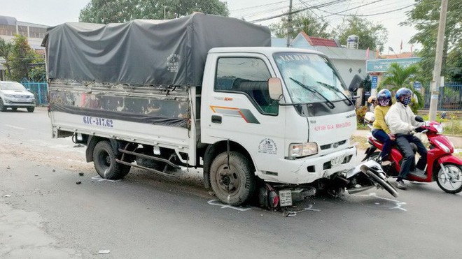 Tài xế ngủ gật, xe tải tông nhiều học sinh trên Quốc lộ 91 - Ảnh 1.