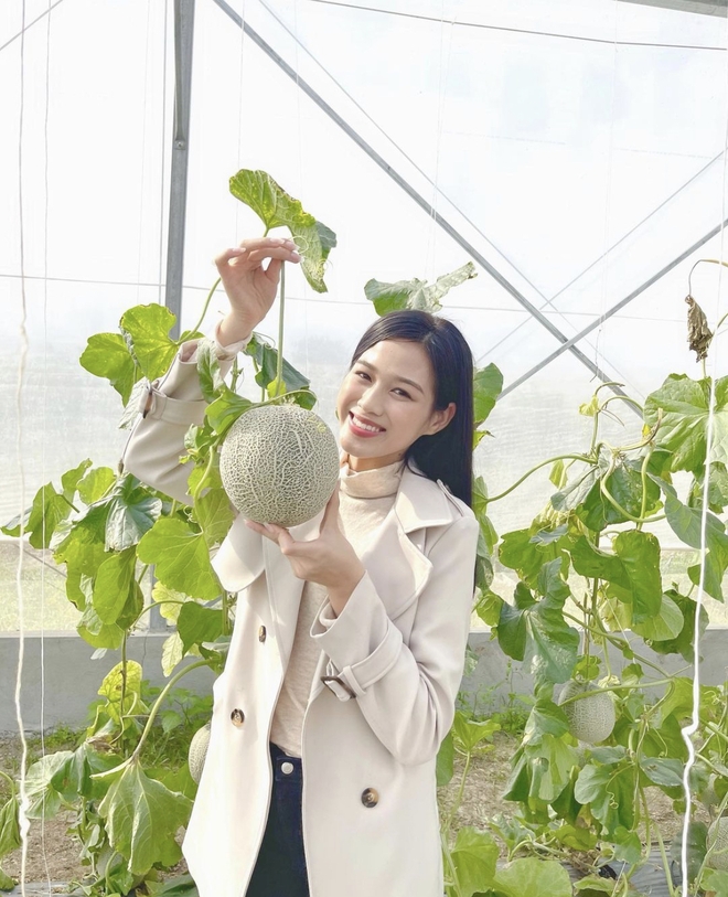 Có ai như Hoa hậu Đỗ Thị Hà: Tự zoom cận visual để lộ khuyết điểm rõ ở vùng mắt nhưng vẫn xinh “xỉu up xỉu down” - Ảnh 5.