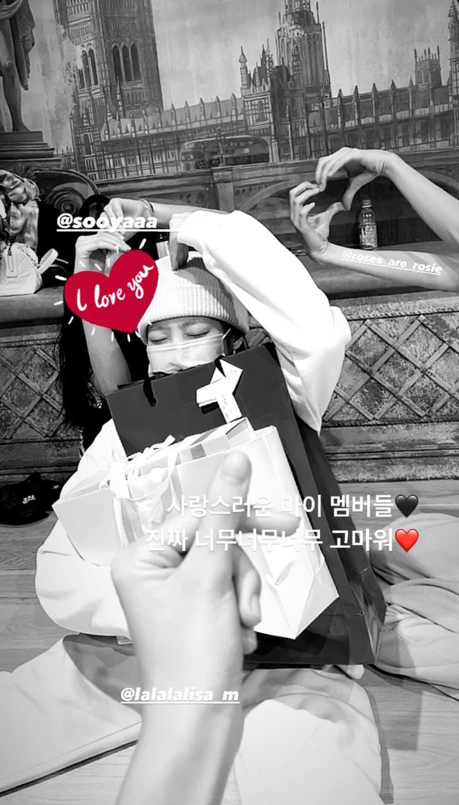 Đến giờ Jennie mới hé lộ ảnh sinh nhật bên hội chị em BLACKPINK, địa điểm tổ chức khiến fan bất ngờ - Ảnh 2.