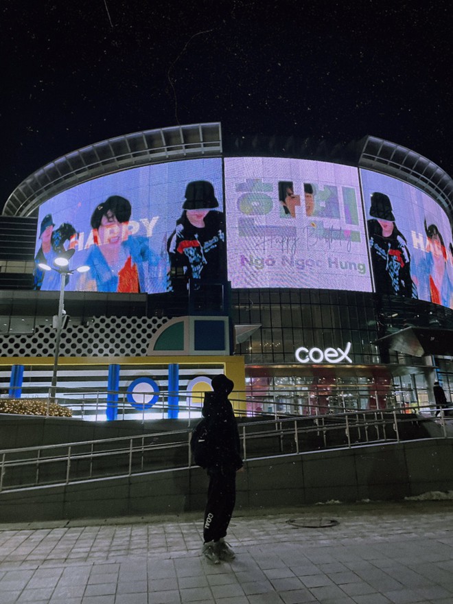Hanbin chụp hình với bảng LED mừng sinh nhật tại Hàn Quốc, cảm ơn fan nhưng còn tận 71 cái đang chờ được check-in kia kìa! - Ảnh 5.