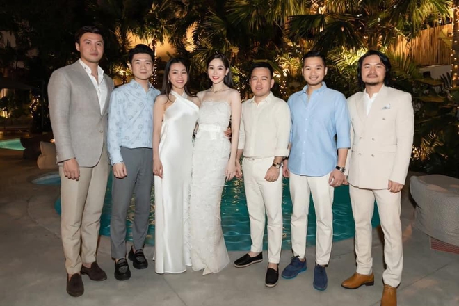 Đặng Thu Thảo tái xuất xinh đẹp đỉnh cao trong buổi tụ họp, Đạo diễn HHVN bỗng hé lộ cuộc sống hôn nhân của nàng Hậu - Ảnh 4. Đặng Thu Thảo tái xuất xinh đẹp đỉnh cao trong buổi tụ họp, Đạo diễn HHVN bỗng hé lộ cuộc sống hôn nhân của nàng Hậu - Ảnh 4.