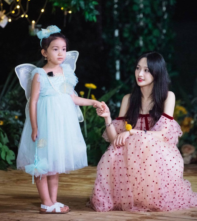 Trịnh Sảng bị netizen chỉ tr&iacute;ch giả tạo khi đ&ograve;i bỏ con m&igrave;nh nhưng lại l&ecirc;n show chăm s&oacute;c con nh&agrave; người ta - Ảnh 6.