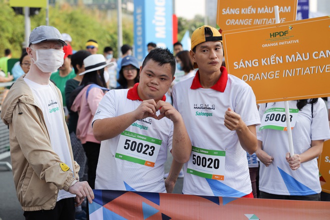 TP.HCM: Ấm áp đường chạy marathon dành riêng cho người khuyết tật và nạn nhân chiến tranh - Ảnh 2.