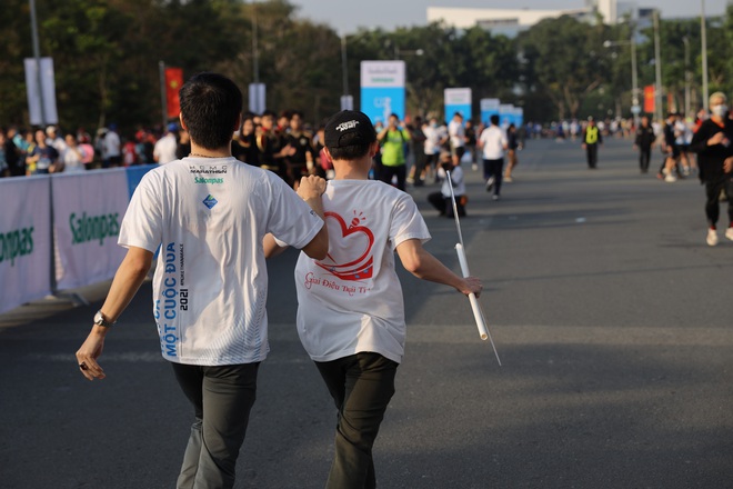TP.HCM: Ấm áp đường chạy marathon dành riêng cho người khuyết tật và nạn nhân chiến tranh - Ảnh 5.