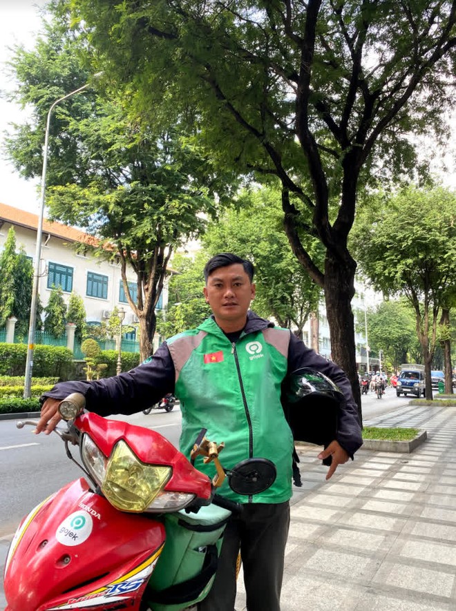 Th&agrave;nh vi&ecirc;n nh&oacute;m &Aacute;nh S&aacute;ng Từ T&acirc;m: Người ta kh&ocirc;ng tin chạy xe &ocirc;m c&oacute; tiền l&agrave;m từ thiện - Ảnh 2.