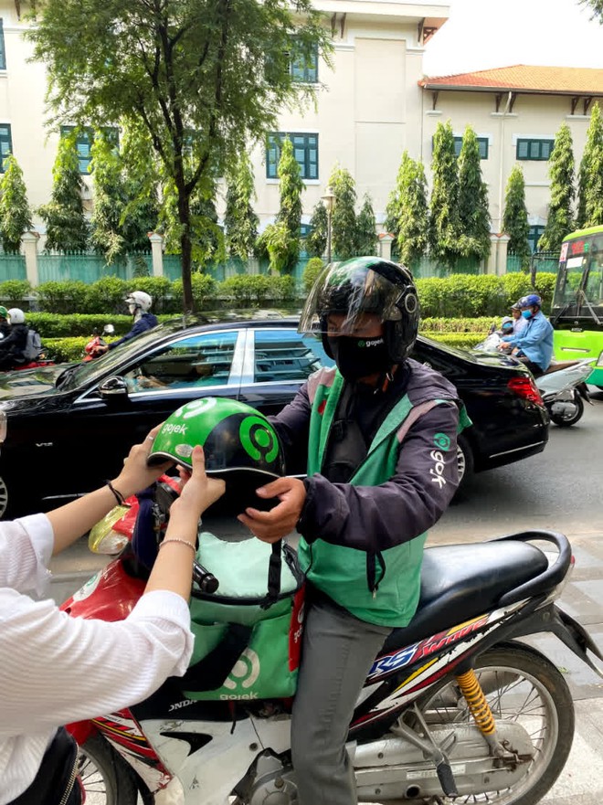 Th&agrave;nh vi&ecirc;n nh&oacute;m &Aacute;nh S&aacute;ng Từ T&acirc;m: Người ta kh&ocirc;ng tin chạy xe &ocirc;m c&oacute; tiền l&agrave;m từ thiện - Ảnh 3.