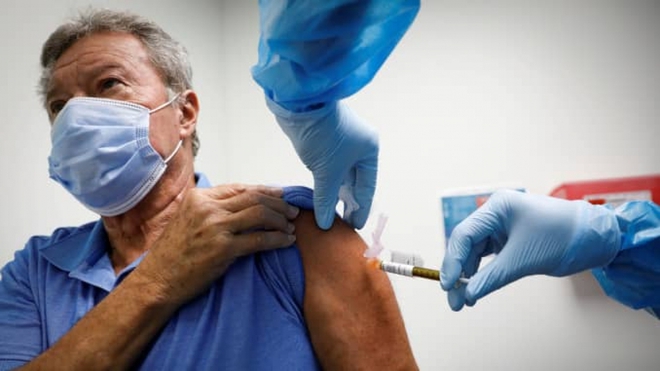 Mỹ v&agrave; ch&acirc;u &Acirc;u &ldquo;gặp kh&oacute;&rdquo; trong thực hiện mục ti&ecirc;u ti&ecirc;m ph&ograve;ng vaccine Covid-19 cho người d&acirc;n - Ảnh 1.