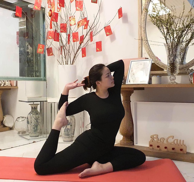 DRESS UP - Phan Như Thảo bị "gạch đá" vì lộ body sồ sề, nhưng lỗi do nàng hay do tấm áo vàng "phản chủ"? - timdamdep.com 3 137587312102193800556315842418332021636655850o 1 16108698723311509174966 16111357419631854084652