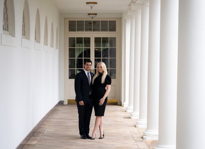 Con g&aacute;i &uacute;t Tổng thống Donald Trump tuy&ecirc;n bố đ&iacute;nh h&ocirc;n tại Nh&agrave; Trắng - Ảnh 1.