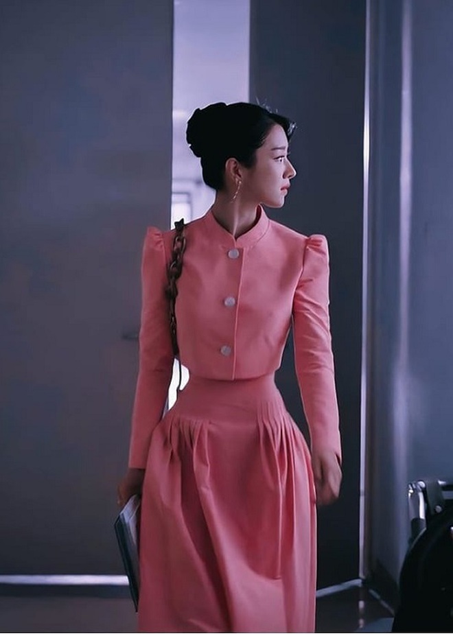 Dàn nữ thần Kbiz nổi tiếng vì... trời sinh ra đã béo không nổi: Lisa xứng danh "thánh body" nhưng vẫn chưa bằng eo nhỏ kỷ lục của Seo Ye Ji - Ảnh 10. Dàn nữ thần Kbiz nổi tiếng vì... trời sinh ra đã béo không nổi: Lisa xứng danh "thánh body" nhưng vẫn chưa bằng eo nhỏ kỷ lục của Seo Ye Ji - Ảnh 10.