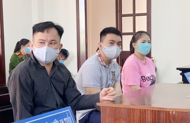 Vụ thai phụ 18 tuổi bị đánh đập dã man đến mất con: Tiếp tục trả hồ sơ để làm rõ vai trò của người mẹ khi mang thai nhi đi vứt - Ảnh 4. Vụ thai phụ 18 tuổi bị đánh đập dã man đến mất con: Tiếp tục trả hồ sơ để làm rõ vai trò của người mẹ khi mang thai nhi đi vứt - Ảnh 4.