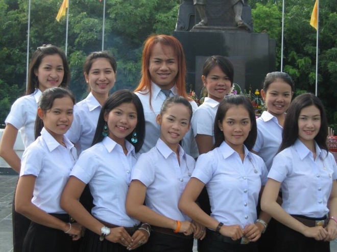 3 năm sau ng&agrave;y g&acirc;y b&atilde;o MXH, ch&agrave;ng trai xấu x&iacute; h&oacute;a c&ocirc; g&aacute;i xinh đẹp giờ c&oacute; diện mạo ngỡ ng&agrave;ng, đặc biệt l&agrave; mối t&igrave;nh với phi c&ocirc;ng trẻ - Ảnh 2.
