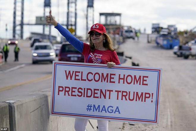 Người hâm mộ nhảy múa đón ông Trump về Florida - Ảnh 5.